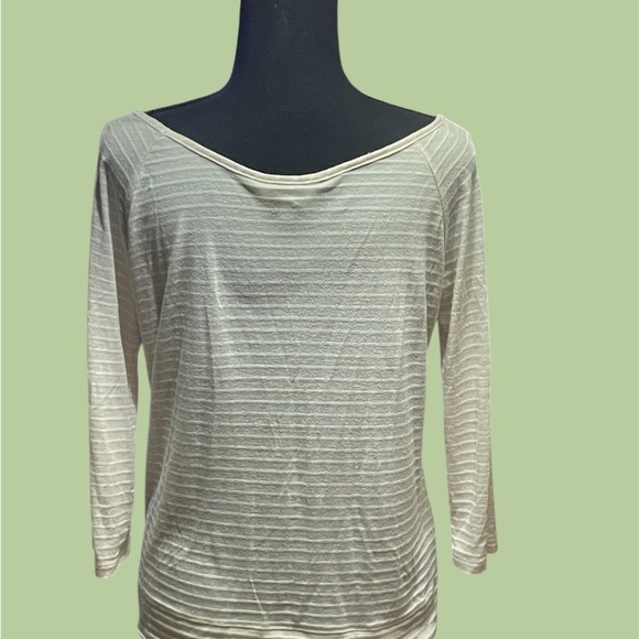 CHARMING CHARLIE 3/4 SLEEVE SCOOP NECK TEE SIZE MEDIUM GENTLY WORN - Picture 2 of 3